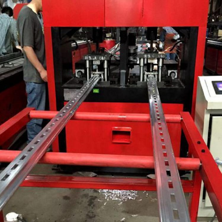 青海海北爬架立杆数控冲孔载断机 爬架数控开孔机厂家+咨询热线宏大机械