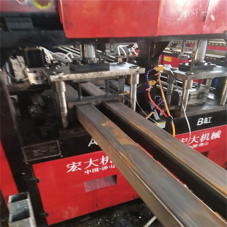 海南三亚角铁自动冲孔载断机 方管数控冲切机厂家厂家技术精湛宏大机械