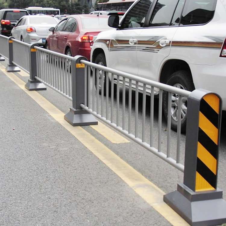 北京交通安全隔离栏  s板城市马路防护栏  京式公路防撞护栏 小区隔阻拦定制