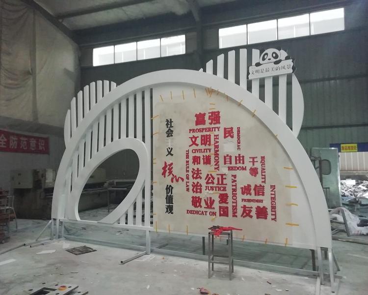 专注广告标识17年                        景区标识生产厂家