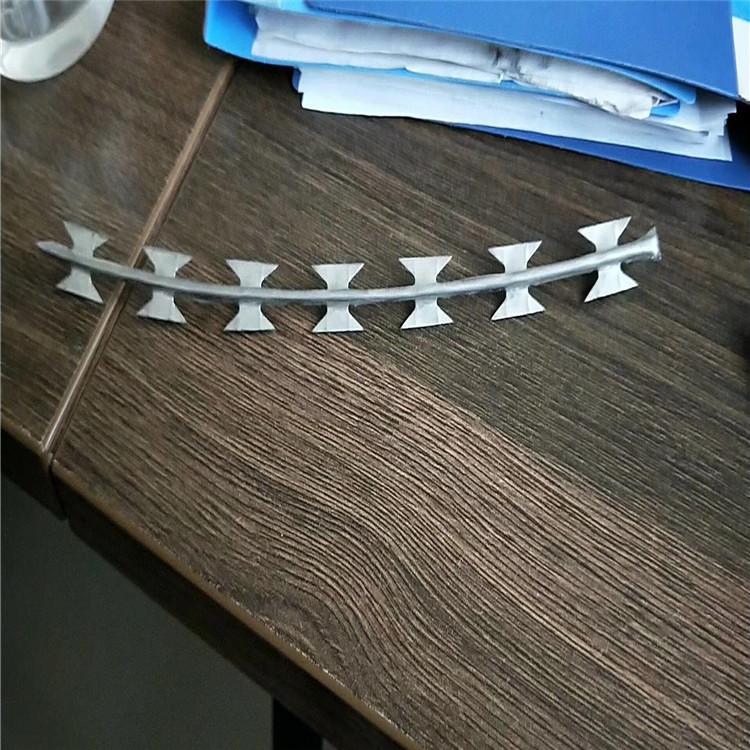 刀片刺绳现货批发热镀锌刀刺绳网 蛇腹型刺丝网 飞腾