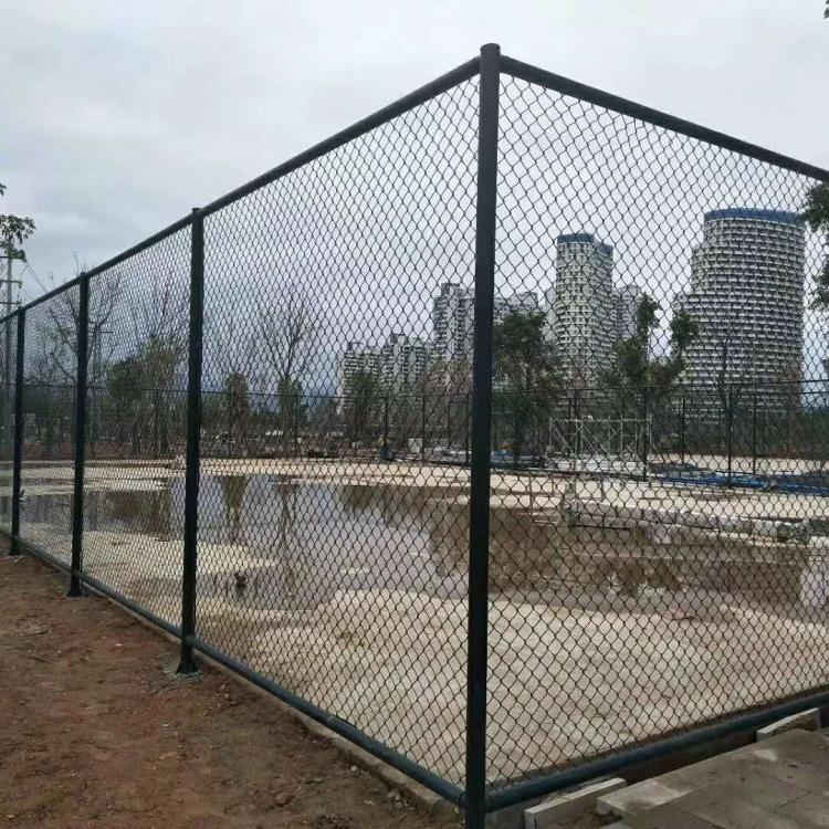 眉山市球场护栏网篮球场浸塑勾花围栏网足球场体育运动场围网操场铁丝网防护网户外