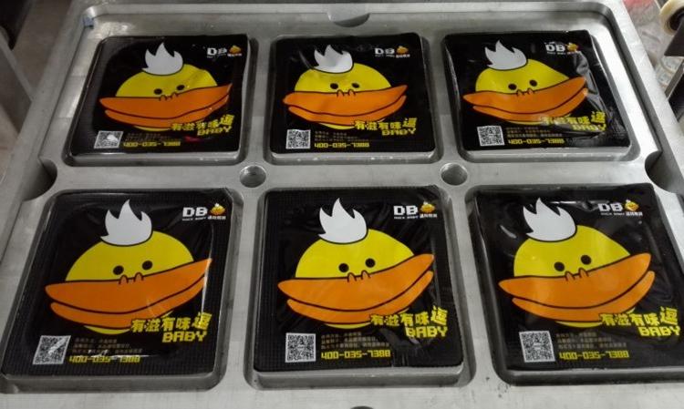 周黑鸭气调锁鲜包装机 周黑鸭包装机 锁鲜气调包装机 盒式封盒机