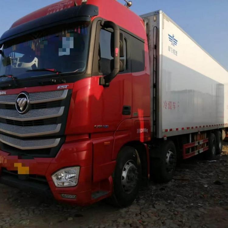 一年的欧曼EST前四后八冷藏车 国五 430马力带肉勾通风槽