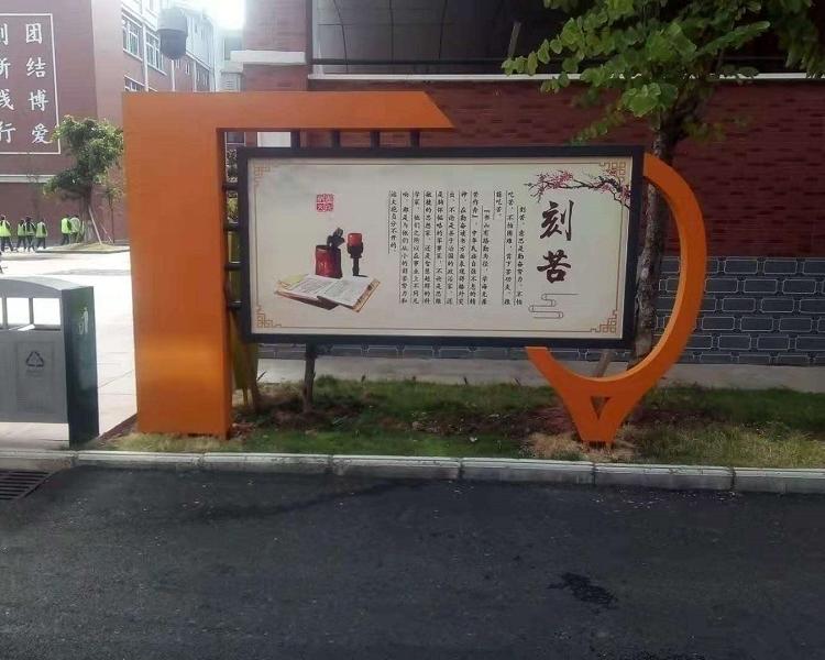 专注广告标识17年                          成都校园文化标识制作厂家