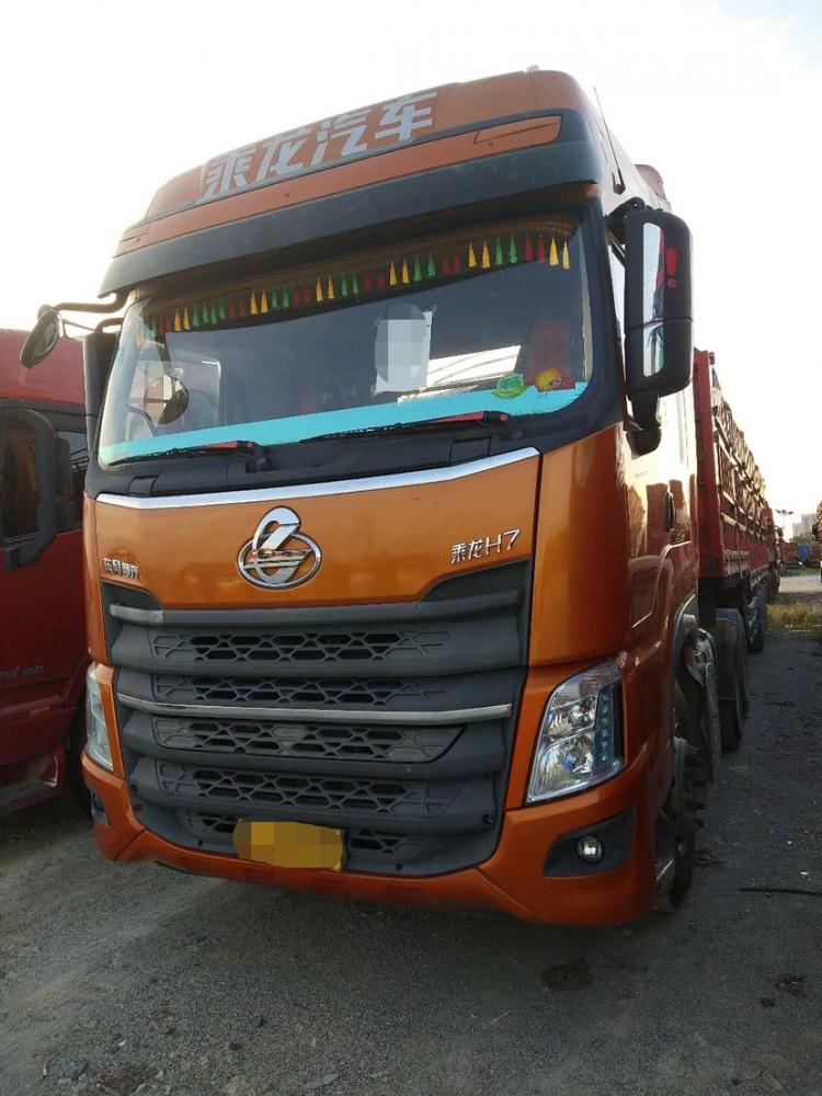东风柳汽 乘龙h7 牵引车 乘龙H7半挂车 配13米高低板高栏 国5排放 玉柴发动机 首付8万 可提档 可按揭