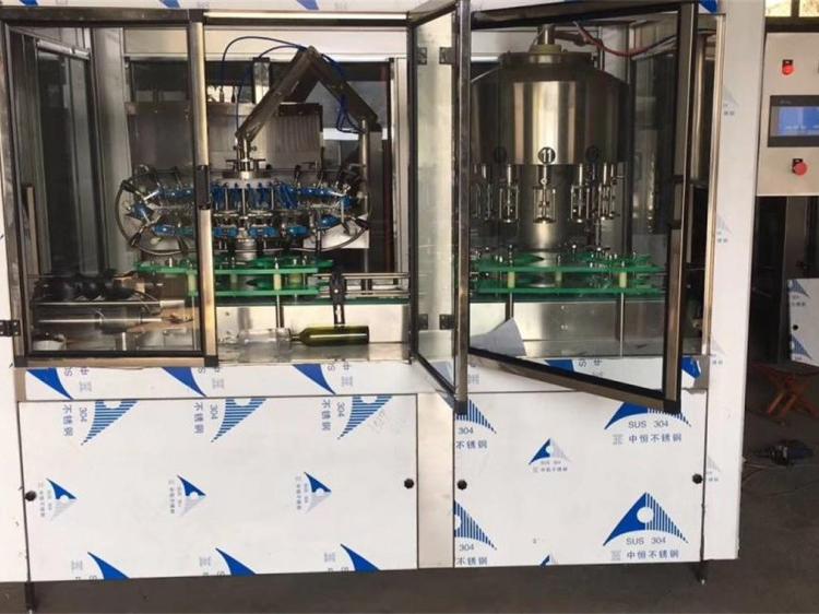 高精度白酒灌装机 2000瓶白酒灌装机   茅型瓶灌装机  全自动直线灌装机