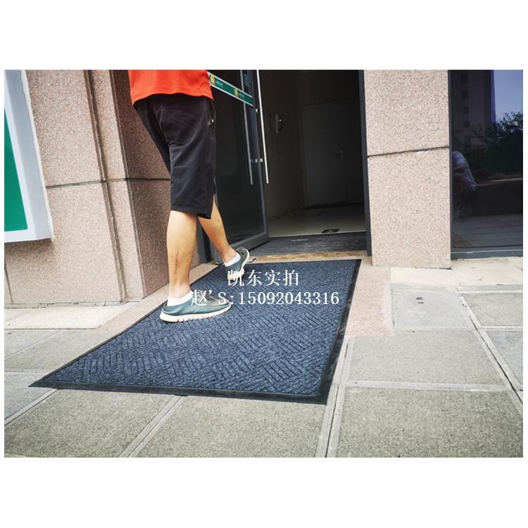 涤纶压花橡胶门垫 青岛凯东供应可定制裁剪 耐磨防滑酒店豪宅商业大门口拉绒橡胶压花地垫 户外防滑蹭土橡胶地垫