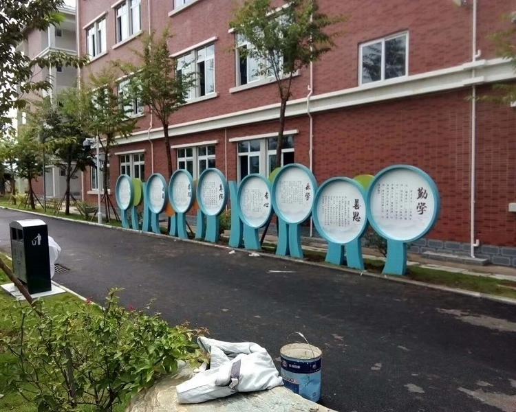 专注广告标识17年                           四川小区宣传栏制作厂家
