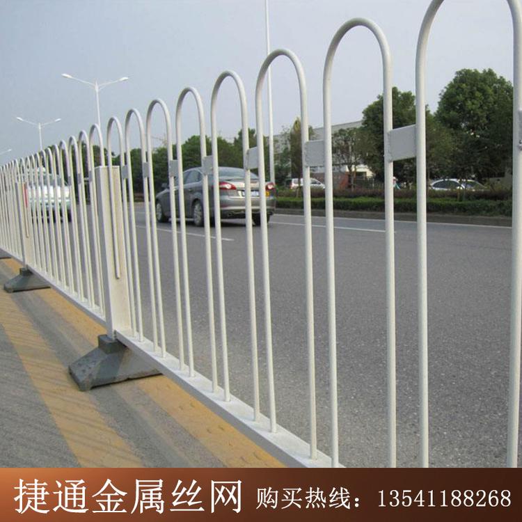 市政道路隔离栏批发 强度较高 马路中间隔离护栏网 机场隔离护栏网