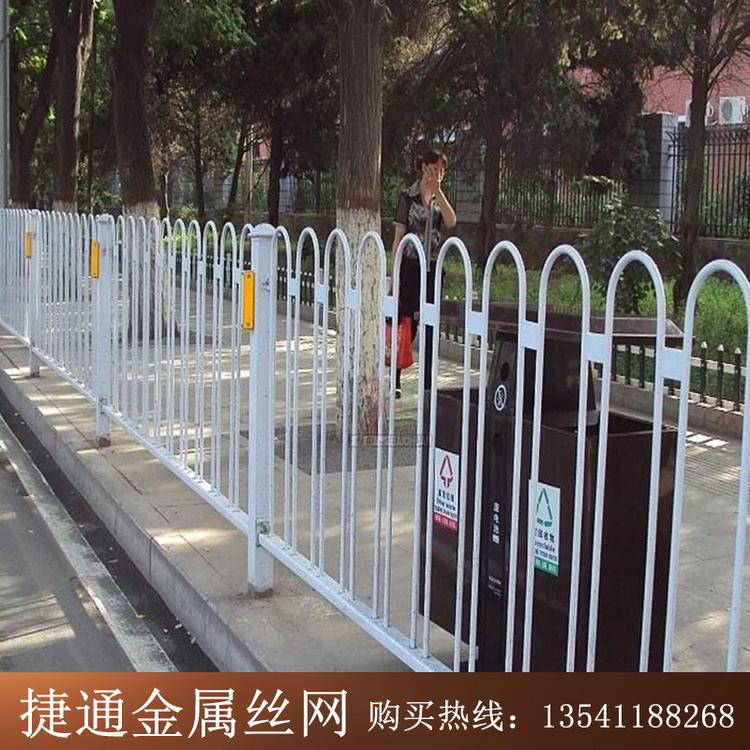 高速公路护栏网 公路分离护栏网 围墙防护护栏网 市政道路护栏网