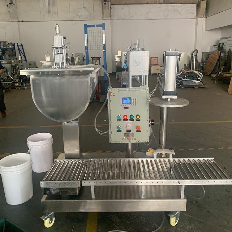 阳江膏体灌装机批发商  自动压盖灌装机直销  价格实惠  欣三合