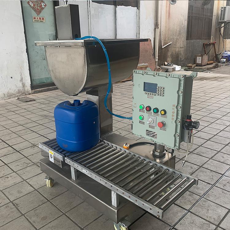 河源润滑油灌装机供应商  自动压盖灌装机批发   价格实惠  欣三合
