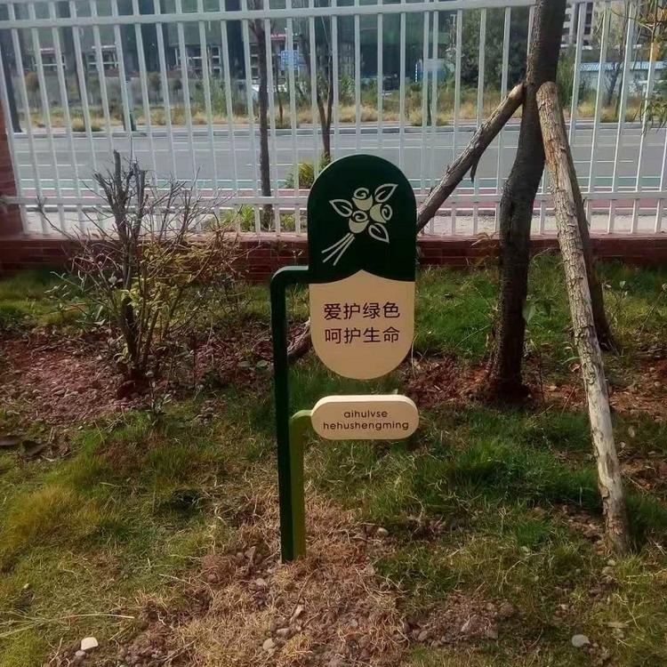 专注广告标识17年                            成都校园宣传栏生产厂家