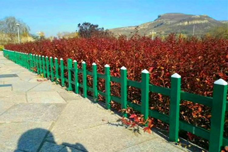 南京草坪隔离铁艺护栏 草地围墙防护栏栅 庭院花园锌钢护栏  污水池防护栏