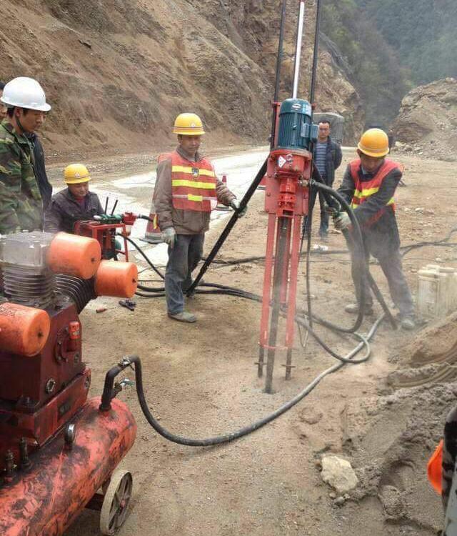 平顶山现货供应ZTD100支架式潜孔钻 电动潜孔钻机用于水利水电工程打孔