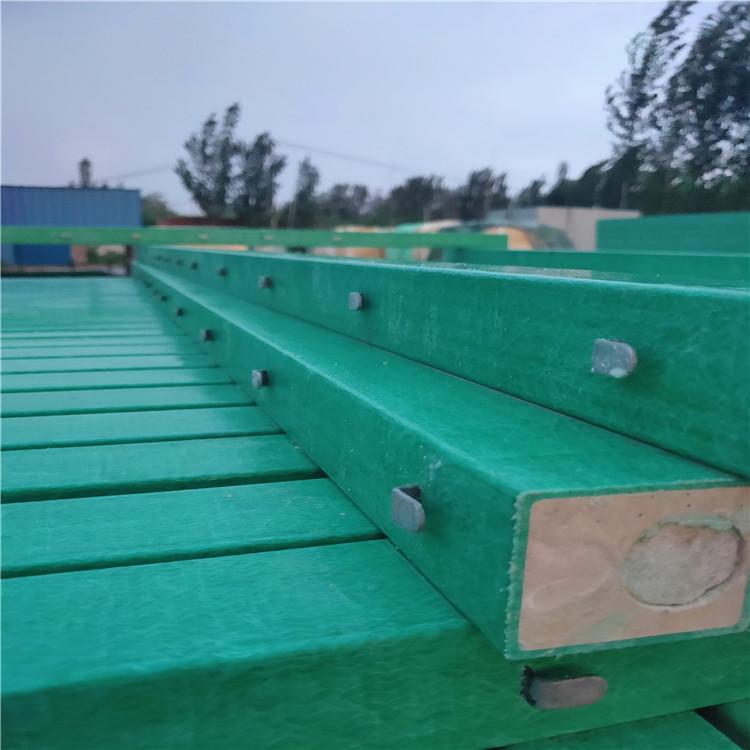 直销 复合立柱PVC刺绳立柱高速公路立柱 飞腾GRC复合立柱
