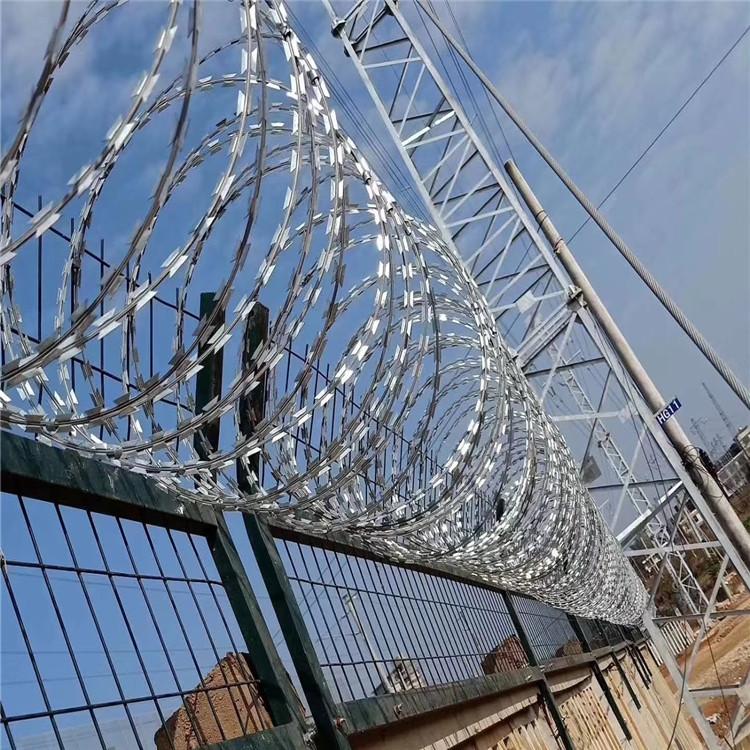刀片刺绳供应 地域隔离刀片刺绳防护网  飞腾 刀片刺绳