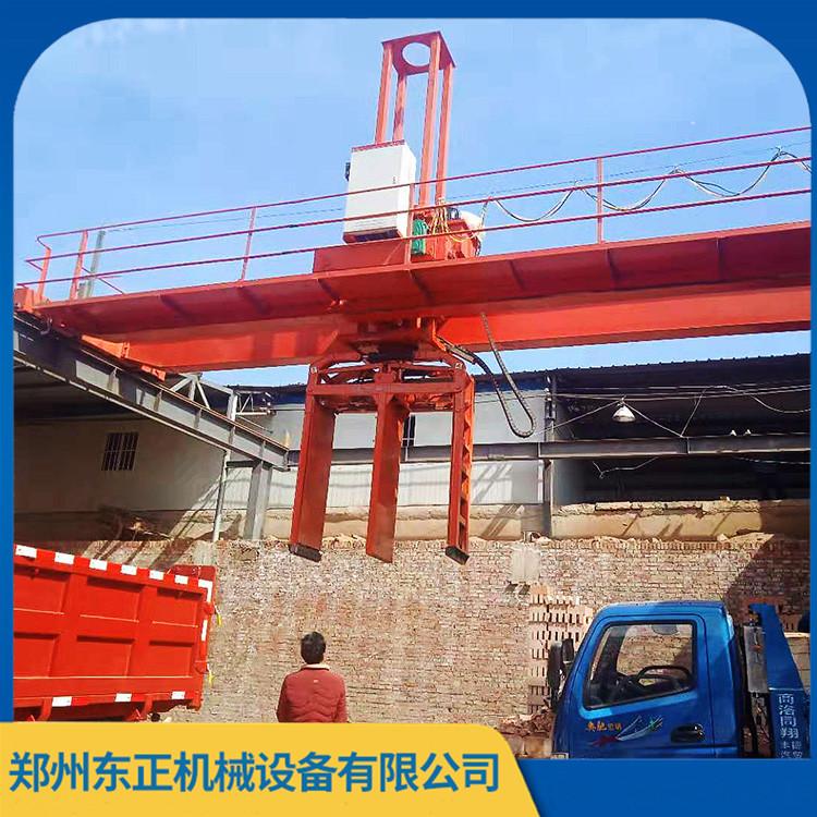 郑州行吊抱砖夹价格 定制行吊液压抱砖机 效率高 抱砖速度快