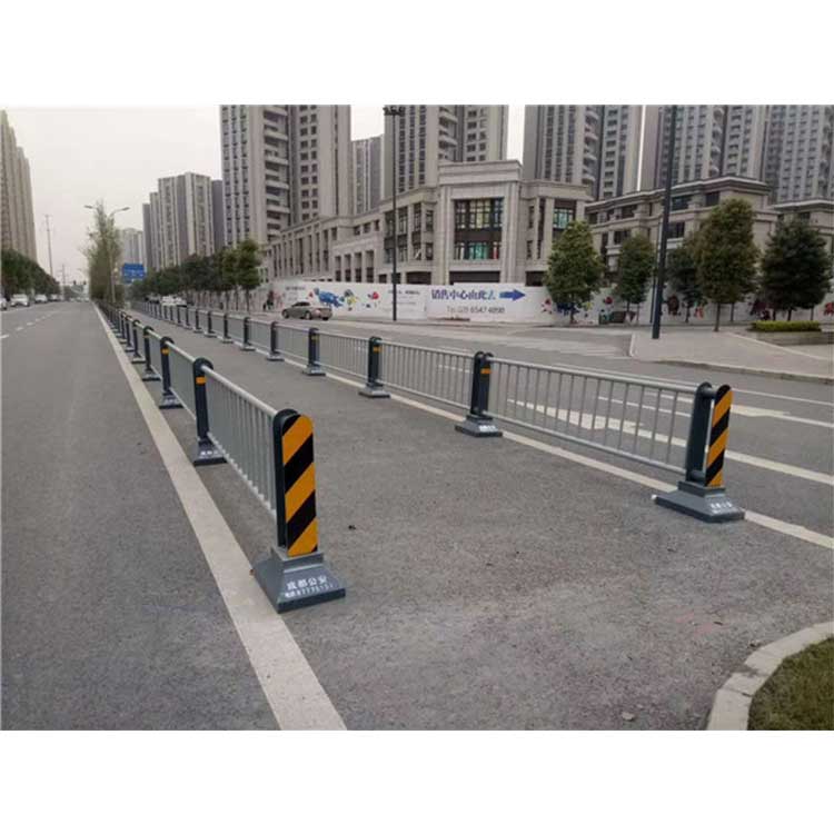 成都马路中央护栏_马路中心护栏-成都马路中间栅栏