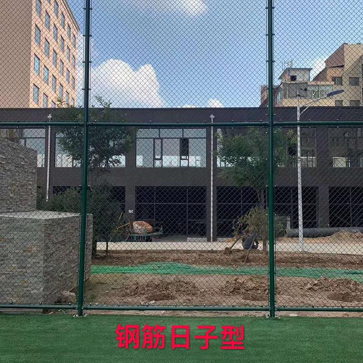 云南省球场护栏网厂家批发篮球场围栏勾花网护栏网