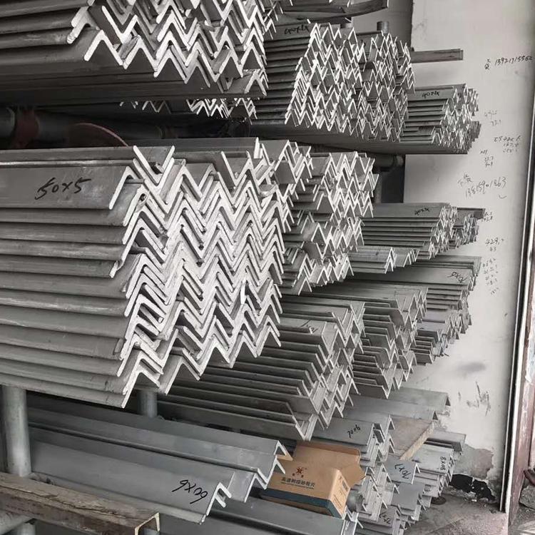 热镀锌防腐角铁  幕墙工地专用角铁  耐用轻型角铁  75*75*6角铁低价批发 镀锌角铁什么价格 镀锌角铁规格