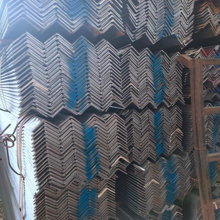 工程专用型材批发 耐腐蚀热镀锌角铁 热轧Q235黑角钢 厂家热销50*50*4角钢  大量库存 规格齐全