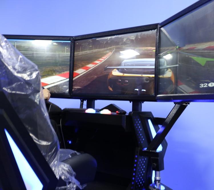 VR三屏赛车动感vr大型游戏机vr体感设备vr设备厂商乐阳厂家