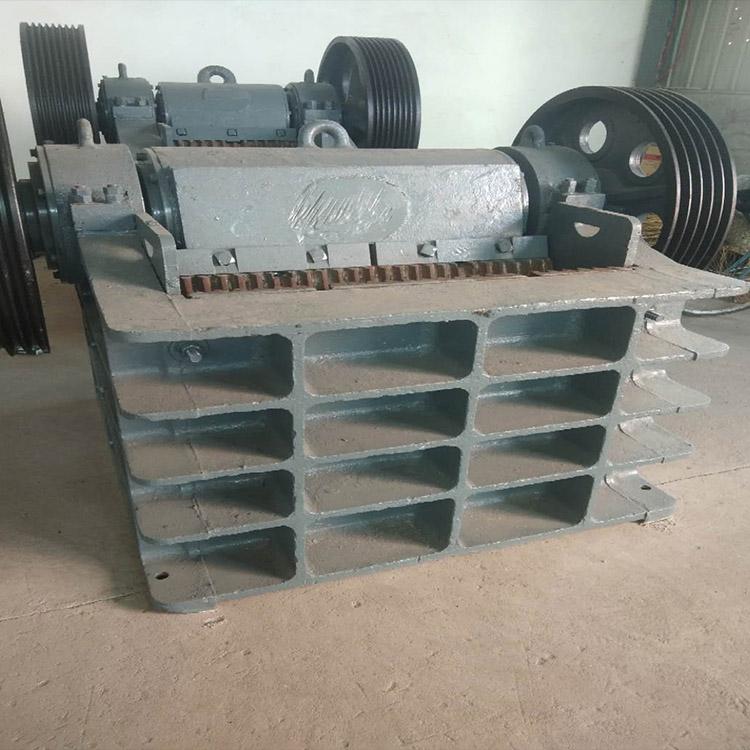 厂家供应  100x150颚式破碎机  鹅卵石破碎  重晶金属破碎