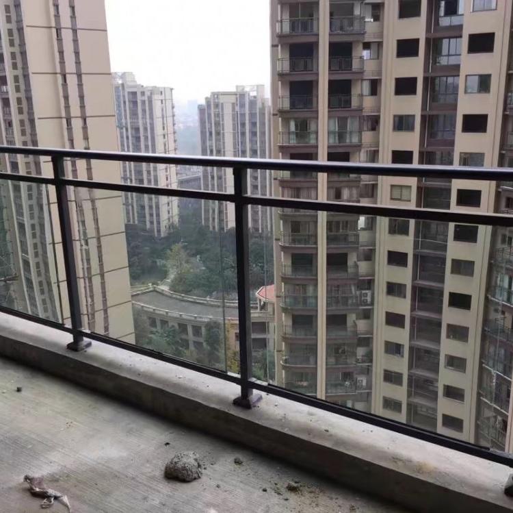 南充不锈钢阳台玻璃栏杆德阳不锈钢阳台玻璃栏杆厂家