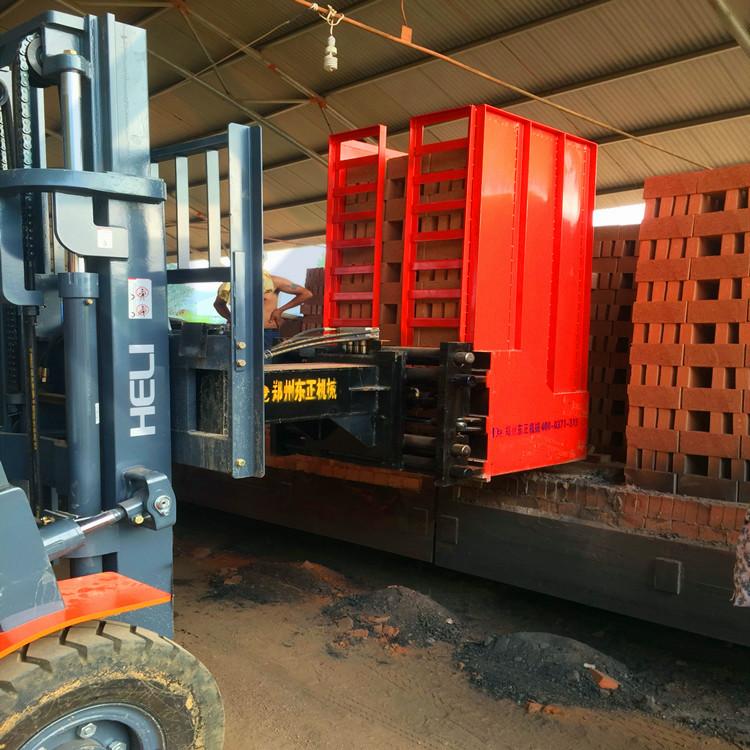 厂家生产叉车式抱砖机 郑州叉车抱砖机 效率高 值得信赖