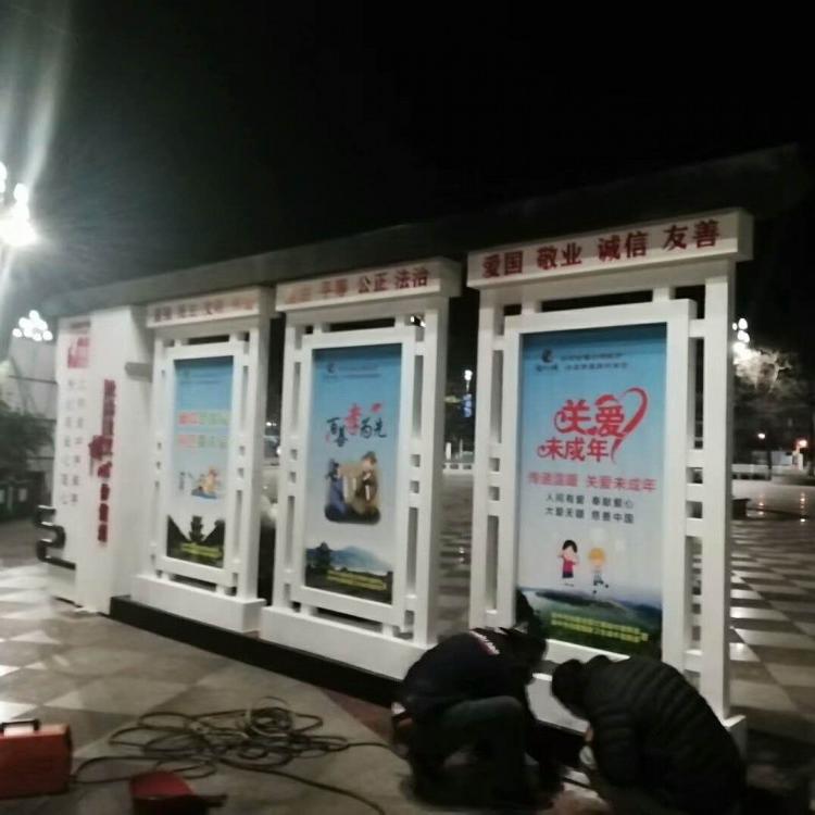专注广告标识17年                      成都宣传栏制作厂