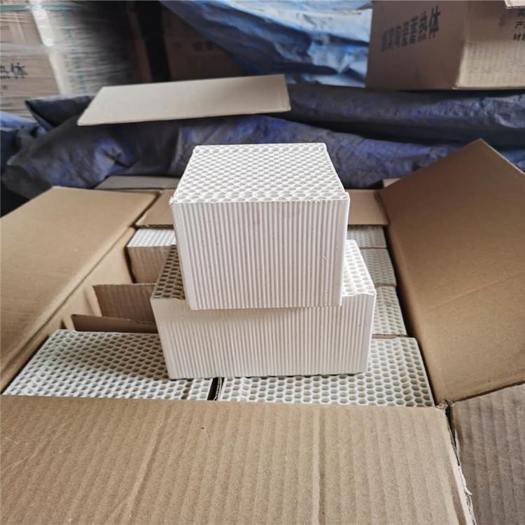 熔铝炉用陶瓷蓄热蜂窝体 供应熔铝炉专用耐火砖浇注料