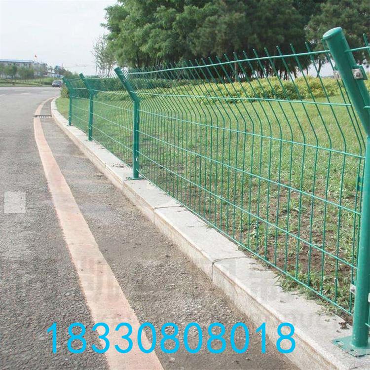 桃型柱护栏网小区围栏网防护网仓库隔离网铁丝网片别墅围墙供应商