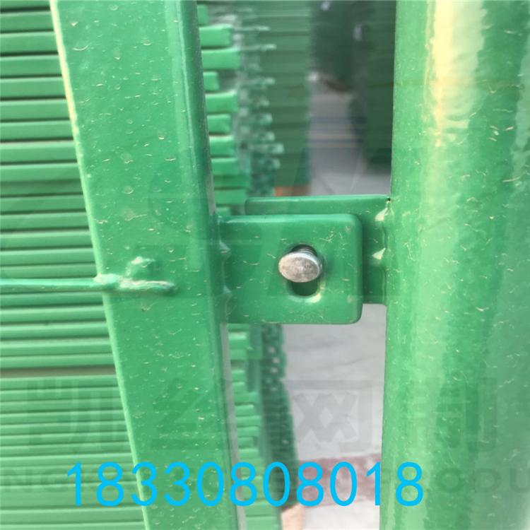 铁路护栏网铁丝网围栏厂区围网钢丝网格防护网围墙公路隔离网栅栏供应商