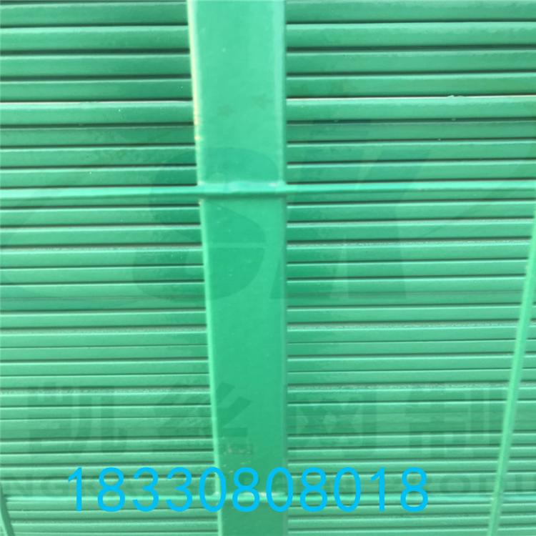 户外护栏网围墙铁丝网格工地栅栏家用养殖隔离网厂家