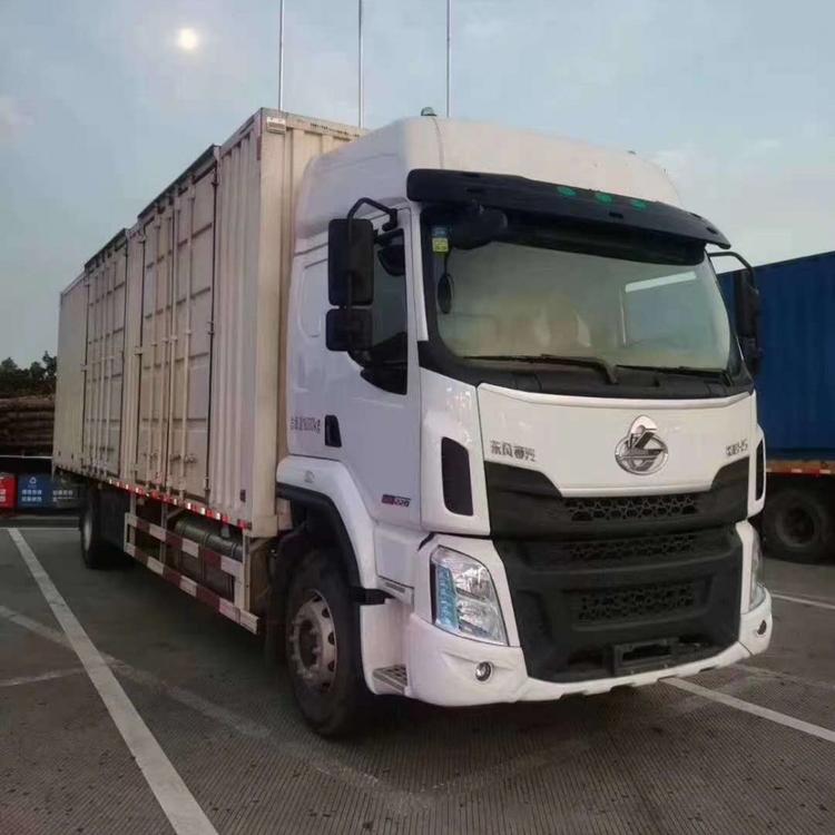 乘龙H5前四后四厢式货车 9.6米厢 270马力 国五