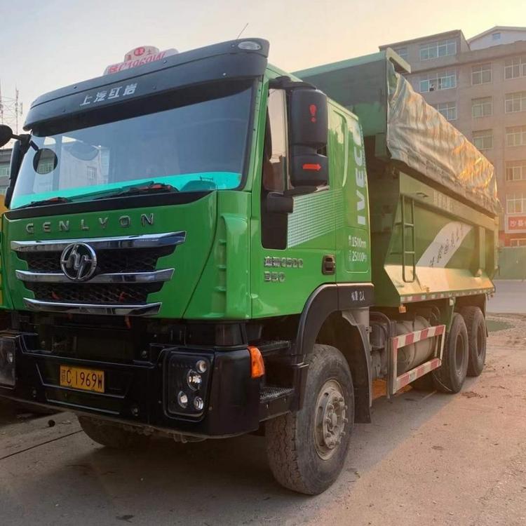 19年8月份上户的红岩杰狮后八轮自卸车 城市环保渣土运输车