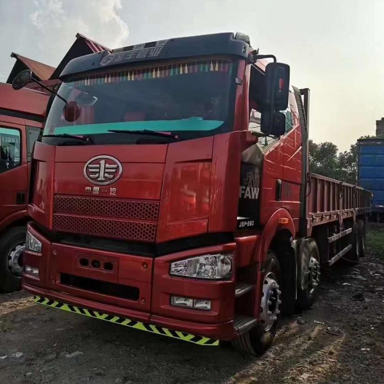 解放J6P前四后八平板350马力二年车