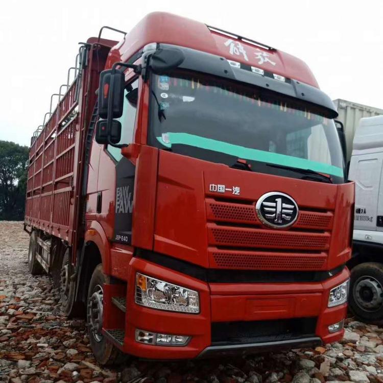 解放小J6前四后四高栏货车240马力7.8米