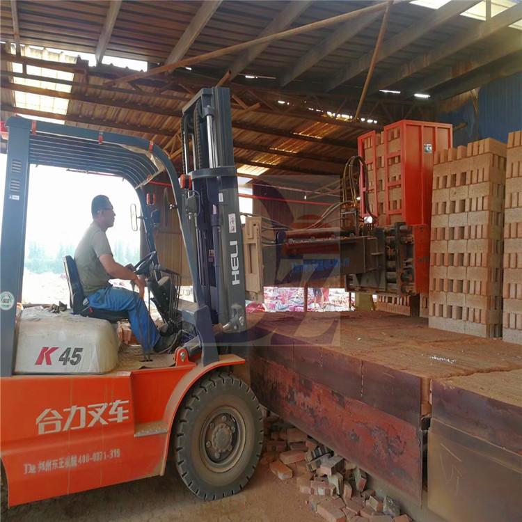 厂家直销伸缩臂抱砖机 现货叉车式抱砖夹 品质可靠 省力省立