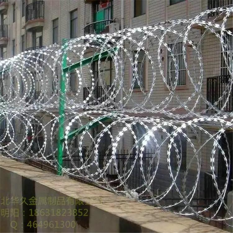 飞腾丝网 围墙刀片刺绳 不锈钢刀片刺绳 货源充足