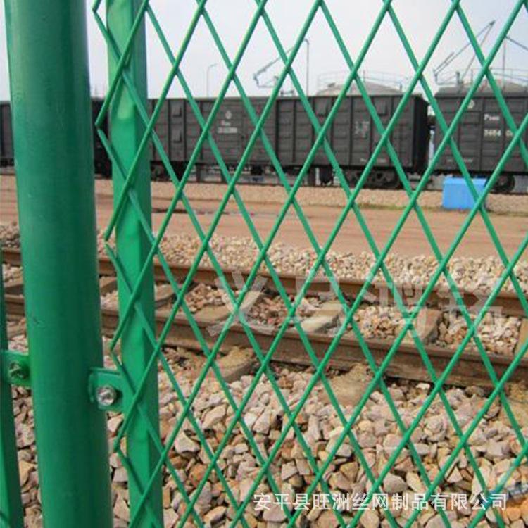 厂家长期定制出售铁路铁丝隔离网 防护公路铁丝框架护栏网绿色铁丝高速公路护栏网