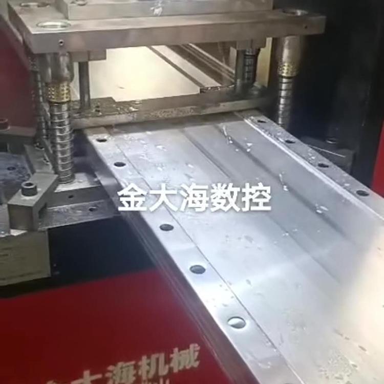 铝型材爬架数控冲床 爬架数控冲床 铝合金钢爬架数控冲孔机