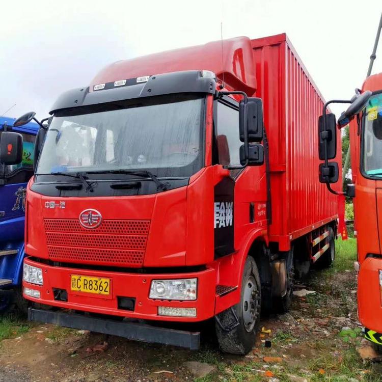 解放前四后四箱式货车 国四7.8米厢220马力