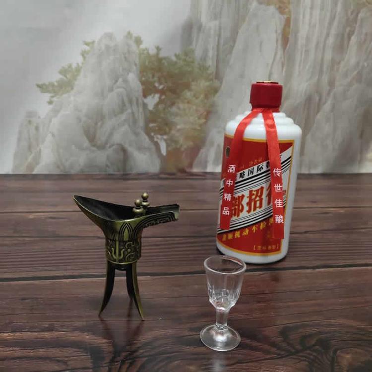 铝盖螺丝口玻璃瓶 白瓷酒瓶 富兴酒类包装