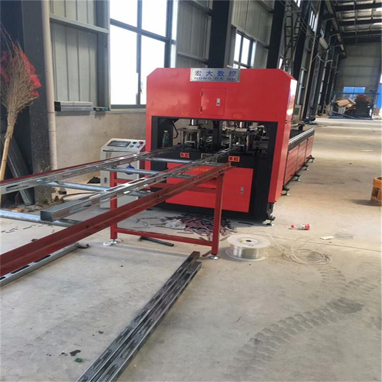 山西朔州立杆自动冲孔载断机 全自动角钢冲床2020全新报价宏大机械