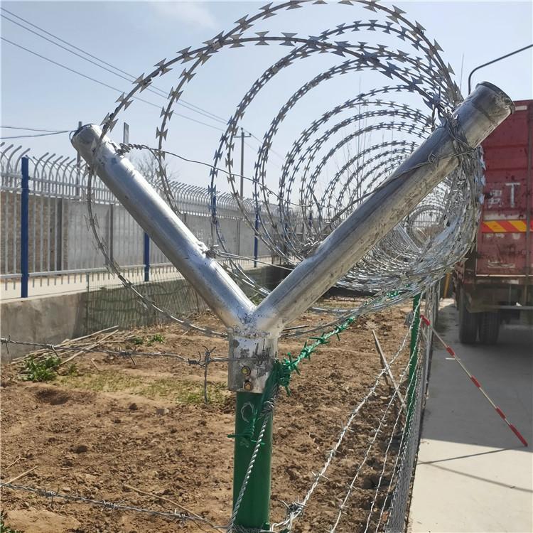 飞腾丝网 挂钩立柱 金属地铁立柱 生产厂家