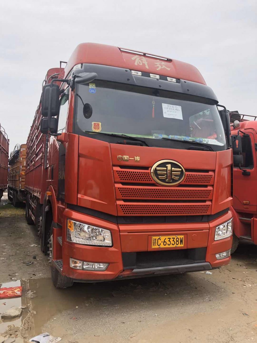 解放J6p9.6米高栏货车