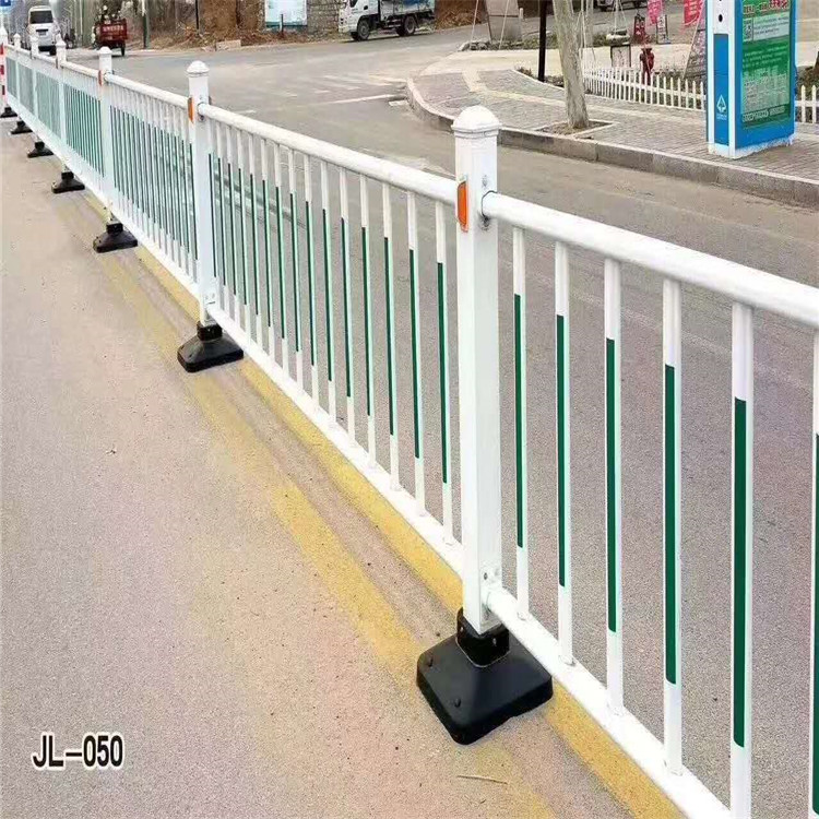 道路隔离护栏 人行道路护栏 城市道路隔离护栏 马路中央交通市政护栏